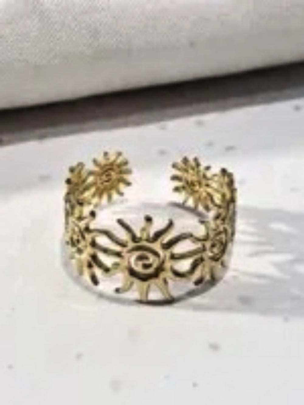 Sun Motif Ring in Gold & White Like New